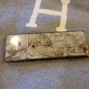 Urban Decay Naked Smoky Eyeshadow Palette